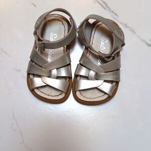 Saltwater sandals size 4 (baby)